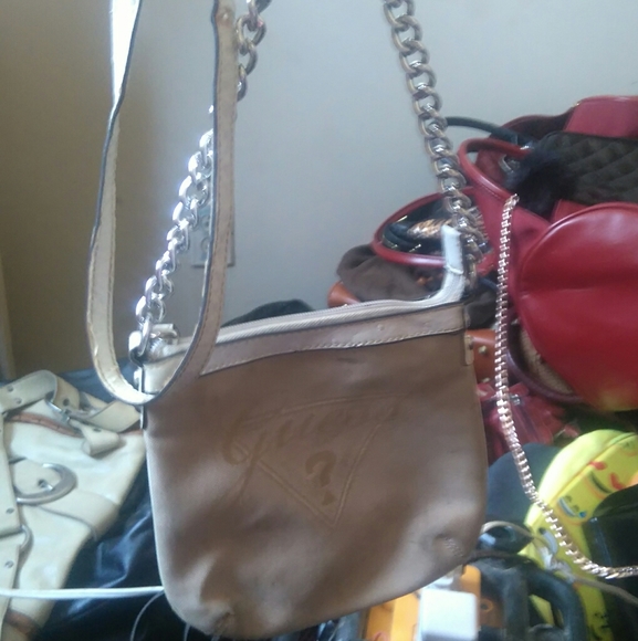 Geuss like hand bags guc - Picture 3 of 6